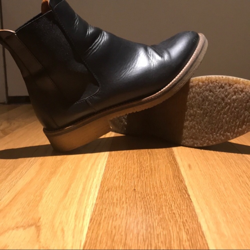 Everlane Chelsea Boots